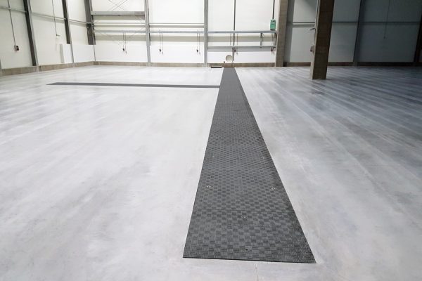 Fibrelite installed D400 covers in a Polish manufacturing facility