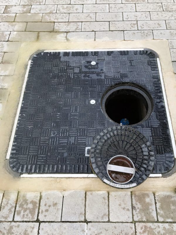 Fibrelite covers are corrosion-resistant, unlike metal covers